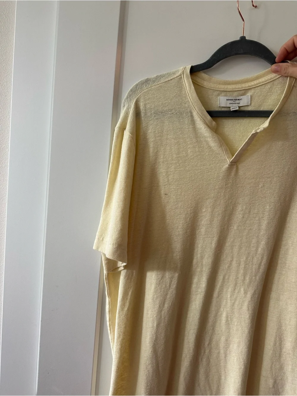 Banana Republic Men's butter yellow Short-Sleeve Notch Neck Shirt. XLT. NWOT